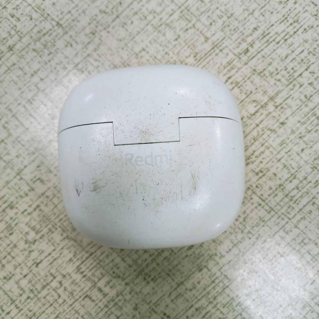 由 b842581149278 (刊登 ID 1375691385，圖片 2) 提交，位於 高雄市 (Kaohsiung) 的 Redmi耳機 (類別：耳機)，說明：。