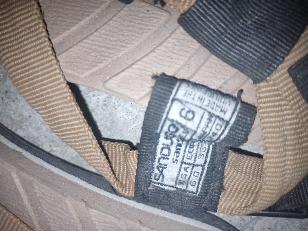 Sandugo Sinai Sandals (Original) (Category: Slippers & Slides) located in Quezon City. Submitted by teamtipid_finds (Listing ID 1375696625, Image 2). Description: Sandugo Sinai Sandals (Original) Pre-loved but still tough! Swelas makapal pa at hindi pudpod. Perfect for daily use or outdoor activities ✅ Check posted picture for size info. ✅ Presyong abot-kaya!.