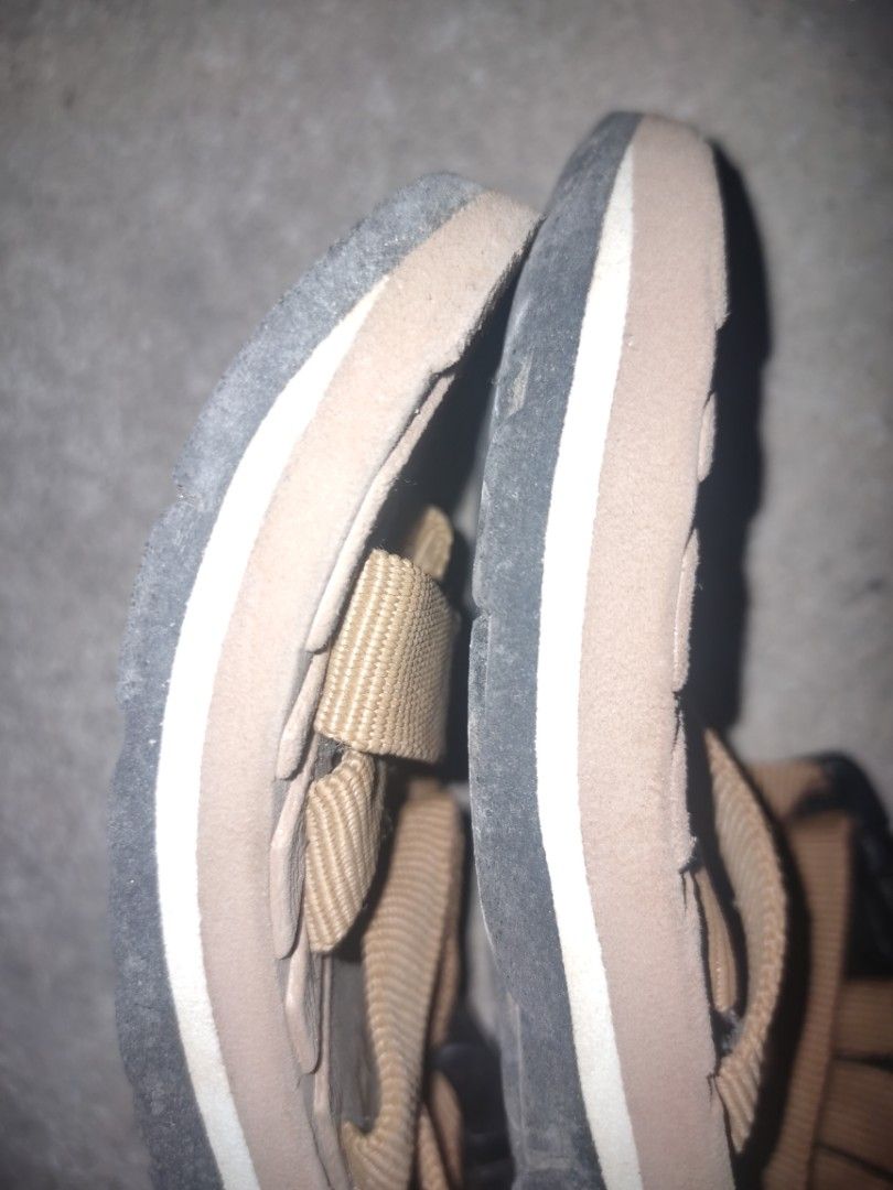 Sandugo Sinai Sandals (Original) (Category: Slippers & Slides) located in Quezon City. Submitted by teamtipid_finds (Listing ID 1375696625, Image 3). Description: Sandugo Sinai Sandals (Original) Pre-loved but still tough! Swelas makapal pa at hindi pudpod. Perfect for daily use or outdoor activities ✅ Check posted picture for size info. ✅ Presyong abot-kaya!.