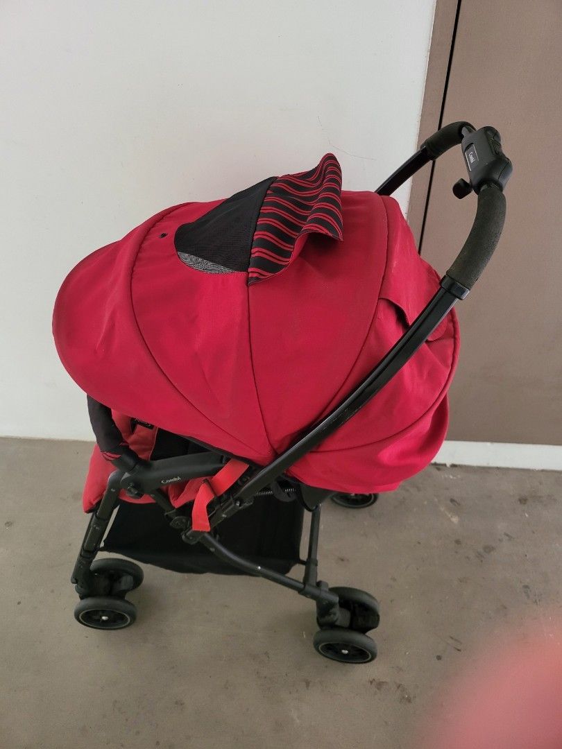 Selling cheap... Baby Stroller (Category: Babies & Kids Fashion) located in Singapore. Submitted by buyingandsellingonline (Listing ID 1375689438, Image 2). Description: Still in good condition.