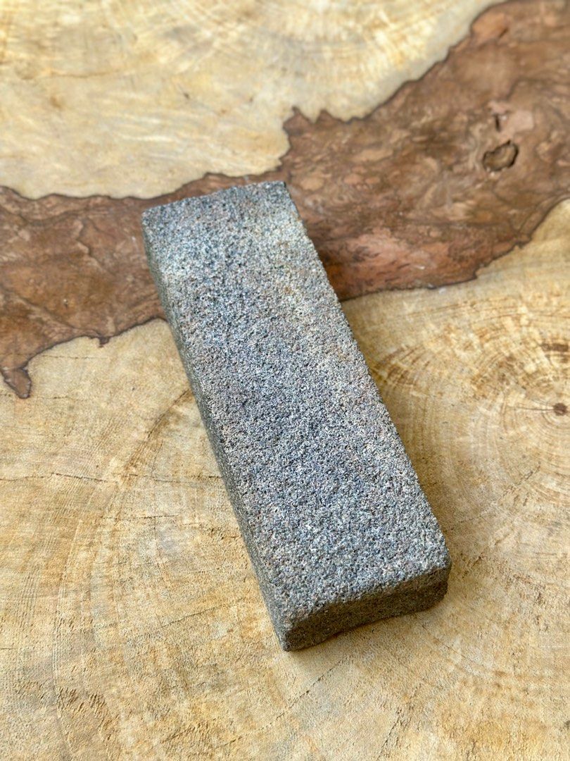 Sharpening Stone (Synthetic) (Category: Knives & Chopping Boards) located in Davao. Submitted by furendorithrifter (Listing ID 1375834272, Image 2). Description: 🔰Available🔰 Low Grit Sharpening Stone Estimated Grit 100 150mm x 51mm x 25mm ‼️ ꜱʜɪᴘᴘɪɴɢ ꜰᴇᴇ ɴᴏᴛ ɪɴᴄʟᴜᴅᴇᴅ ‼️ ᴀꜱ ɪꜱ ᴡʜᴇʀᴇ ɪꜱ 𝘚𝘢𝘭𝘢𝘮𝘢𝘵! 🙏🎌.