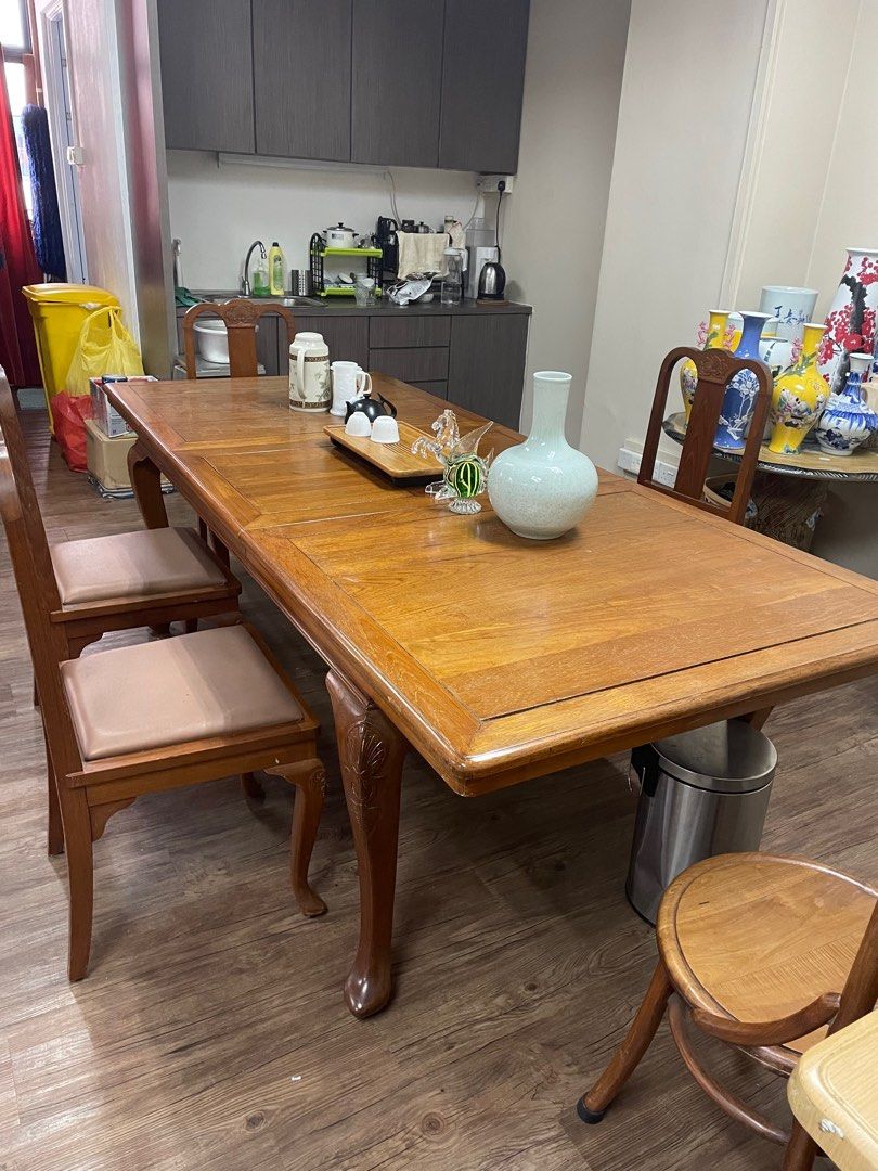 Solid Wood Dining Table (Category: Tables & Sets) located in Singapore. Submitted by luv_igniz (Listing ID 1375718242, Image 1). Description: Adjustable dining or meeting table with 5 chairs. Solid wood.