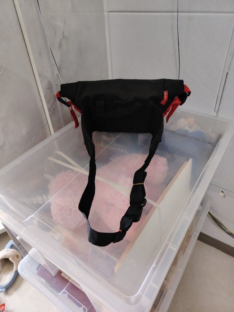 Taichi Waterproof Waist Bag (Category: Motorcycle Apparel) located in Singapore. Submitted by zackerwoo (Listing ID 1375727773, Image 2). Description: Bought from Motoworld about 4yrs ago. Well used, negotiable. Collection based on my convenience..