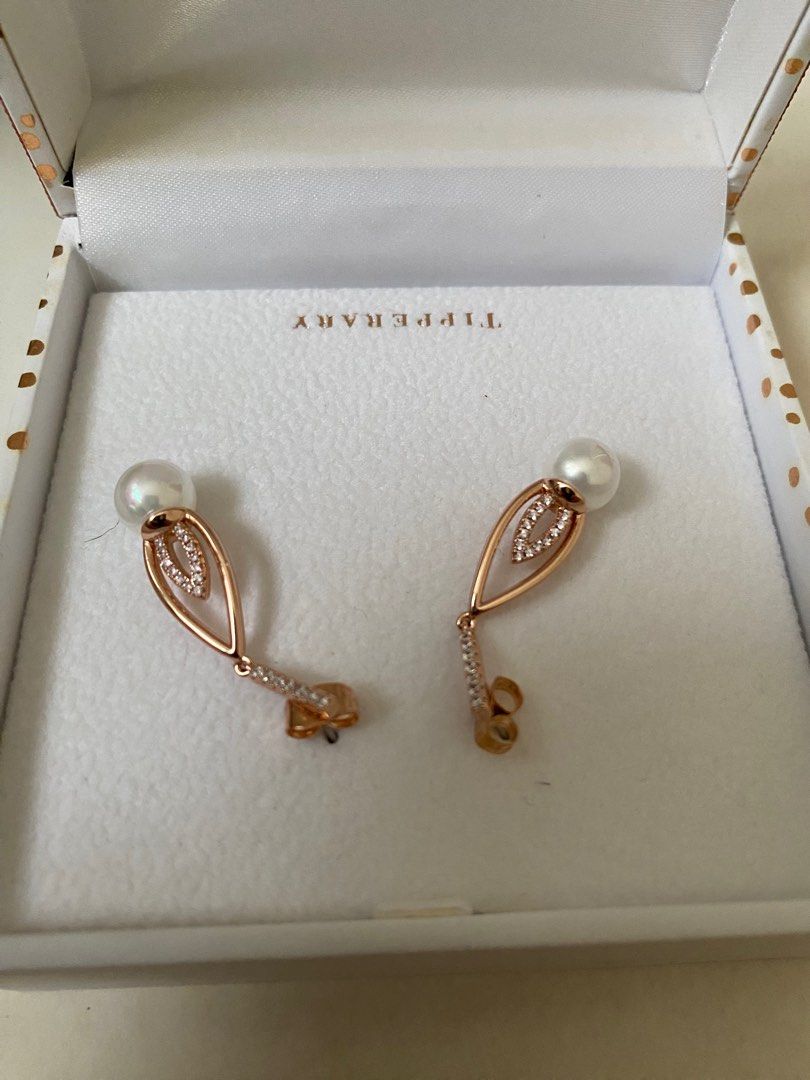 Tipperary Pearl Rose Gold Earrings (Category: Earrings) located in Lingayen. Submitted by gorgfinds (Listing ID 1375705307, Image 2). Description: - used once - bought in Ireland for €40 - rfs: not my style - payment first .