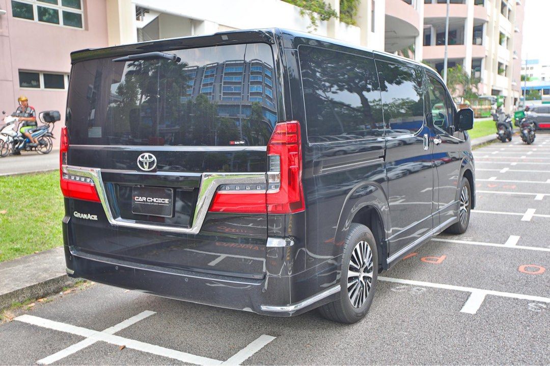 Toyota Granace Diesel 2.8 G 8-Seater (A)62887424893953112