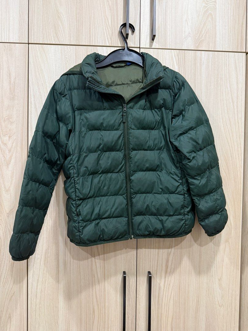 由 sally_ru (刊登 ID 1375776958，圖片 1) 提交，位於 台中市 (Taichung) 的 Uniqlo 男童輕羽絨外套（帽可拆） (類別：嬰兒及兒童流行時尚)，說明：140 帽可拆。