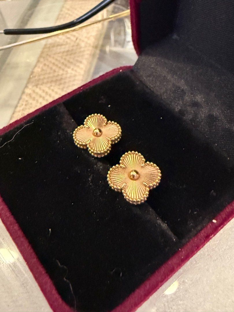 VCA Rosegold Earrings HK setting (Category: Earrings) located in Makati City. Submitted by coolflower.222 (Listing ID 1375683931, Image 2). Description: HK Setting VCA Earrings Rose gold 3.7grams .