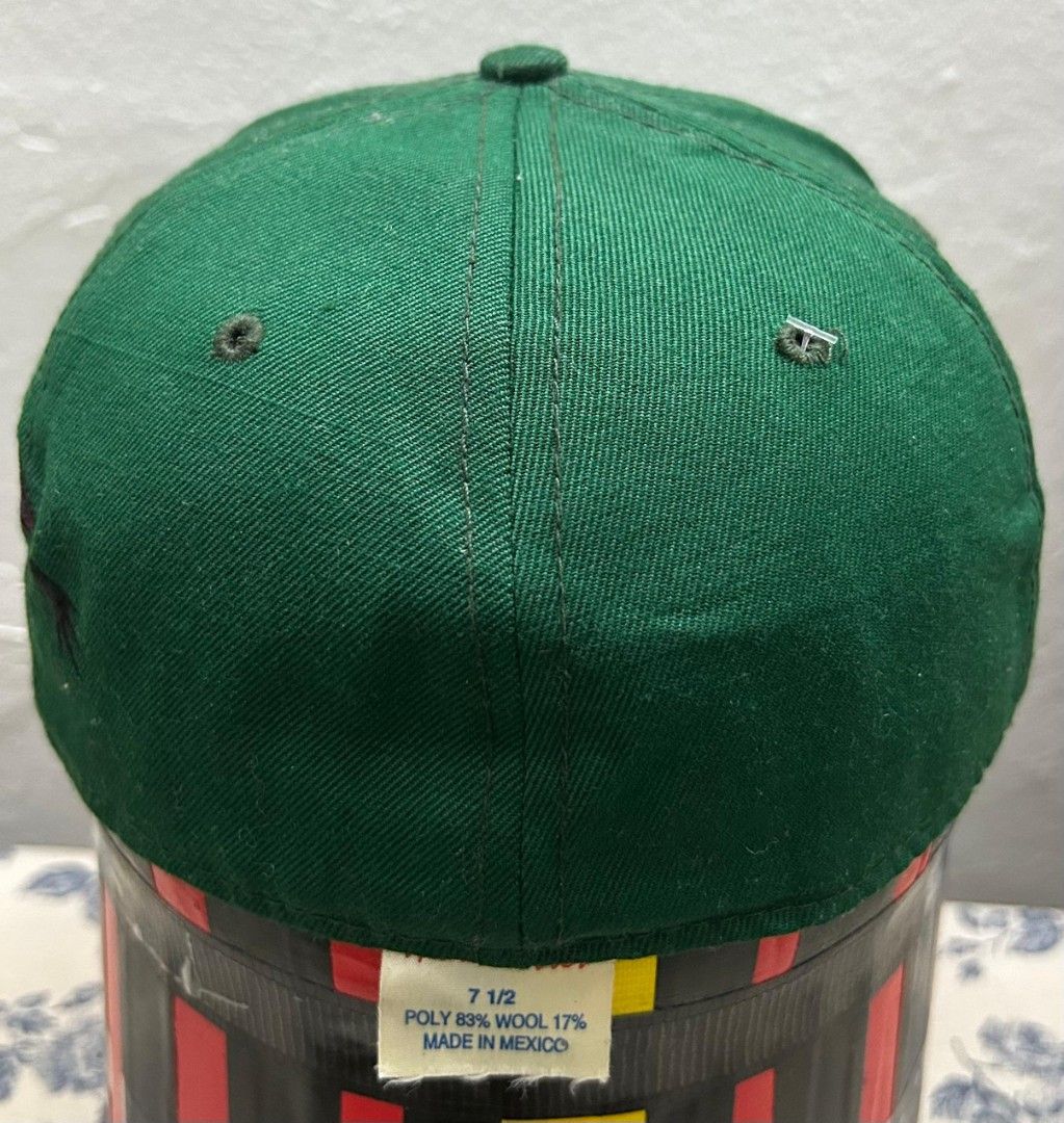 Volcom cap (Category: Cap & Hats) located in Klang. Submitted by bundleiz (Listing ID 1375793723, Image 3). Description: -Volcom cap -Full cap -Size 7½ -Nice green -Condition 9/10 ( Used item) -Price can nego -Postage add on RM10/DFOD.