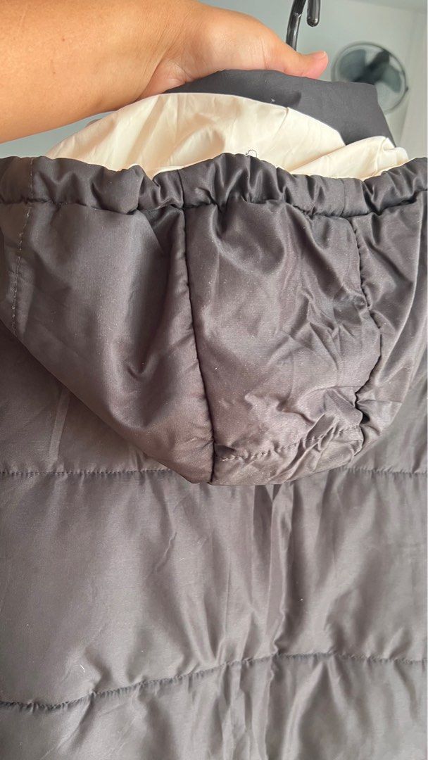 Winter Jacket (Category: Coats, Jackets and Outerwear) located in Singapore. Submitted by coolowl_f437db (Listing ID 1375698716, Image 3). Description: .