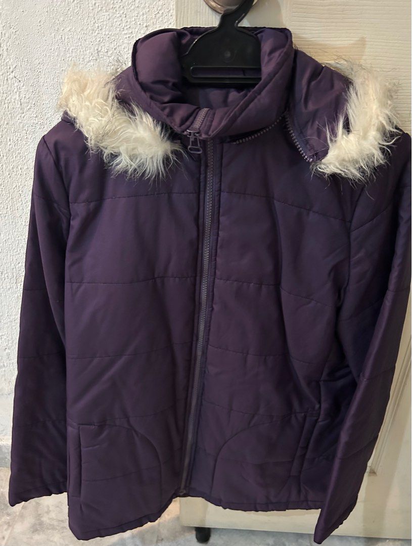 Winter Jacket (Category: Coats, Jackets and Outerwear) located in Subang Jaya. Submitted by cupcake05 (Listing ID 1375669252, Image 2). Description: Good condition. Detachable hood. .
