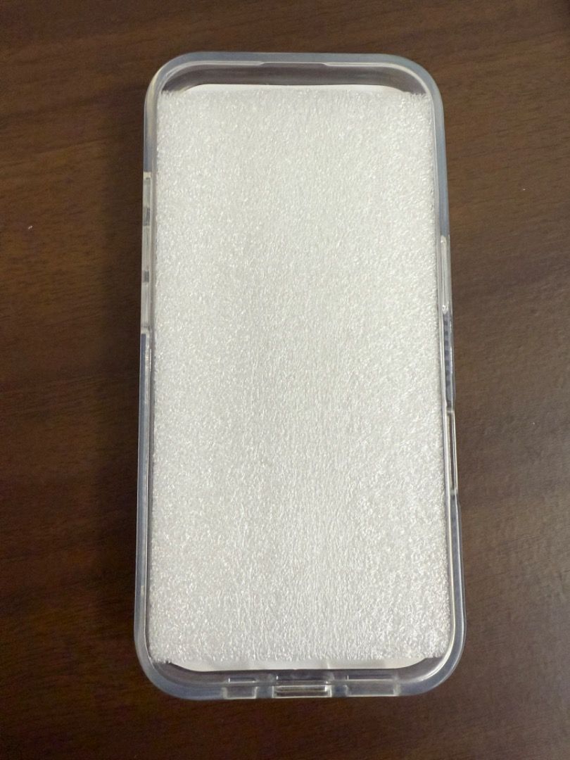 XUNDD iPhone 16 Pro phone case (Category: Cases & Sleeves) located in Taguig. Submitted by debeardebar (Listing ID 1375789089, Image 3). Description: XUNDD iPhone 16 Pro phone case Clear Brand New Pick up in BGC Gcash/ Cash Buyer bear logistic cost.