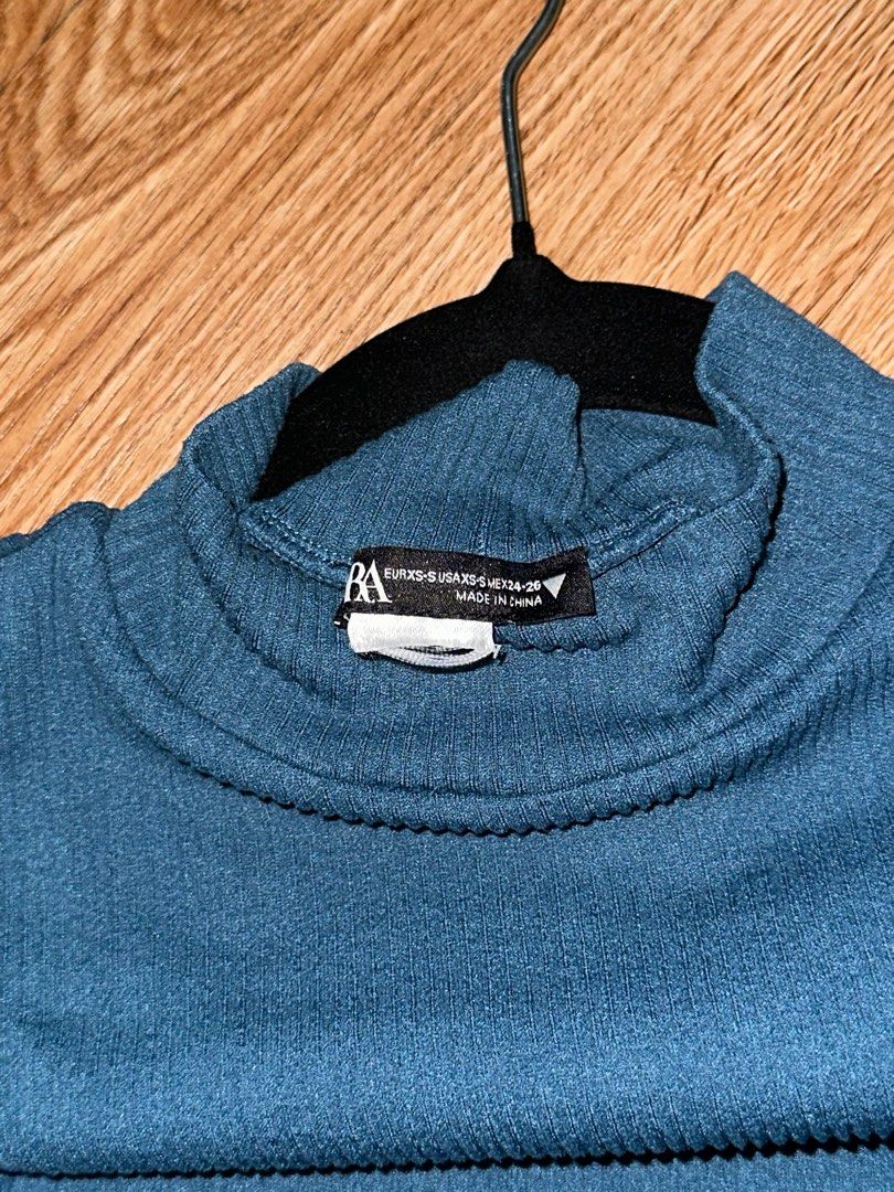 Zara Blue Sleeveless Turtleneck Top (Category: Sleeveless) located in Manila. Submitted by decluttering77 (Listing ID 1375820857, Image 2). Description: - 10/10 condition, used once - ribbed, super soft tela - size xs-s on tag, stretchy MOP: GCASH *will not ship unless fully paid.