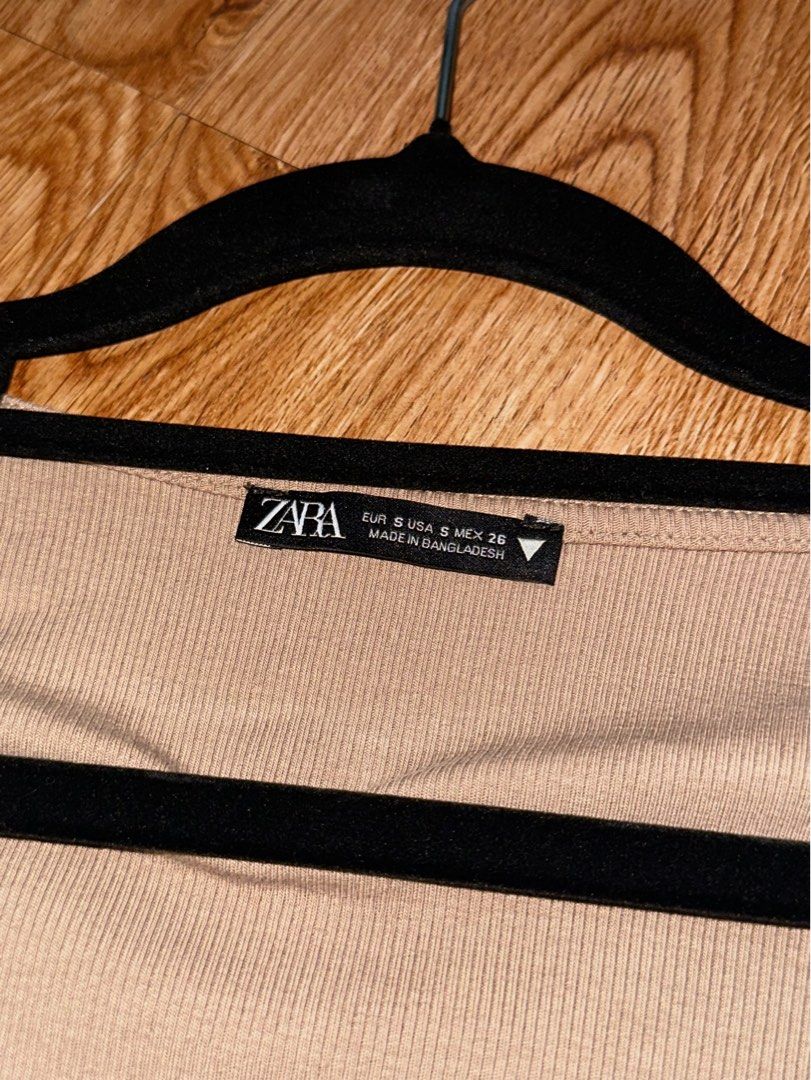 Zara Brown Longsleeved Square Neck Top (Category: Longsleeves) located in Manila. Submitted by decluttering77 (Listing ID 1375819351, Image 2). Description: - 10/10 condition, barely used - ribbed fabric, so soft and stretchy - flattering! - size s on tag MOP: GCASH *will not ship unless fully paid.