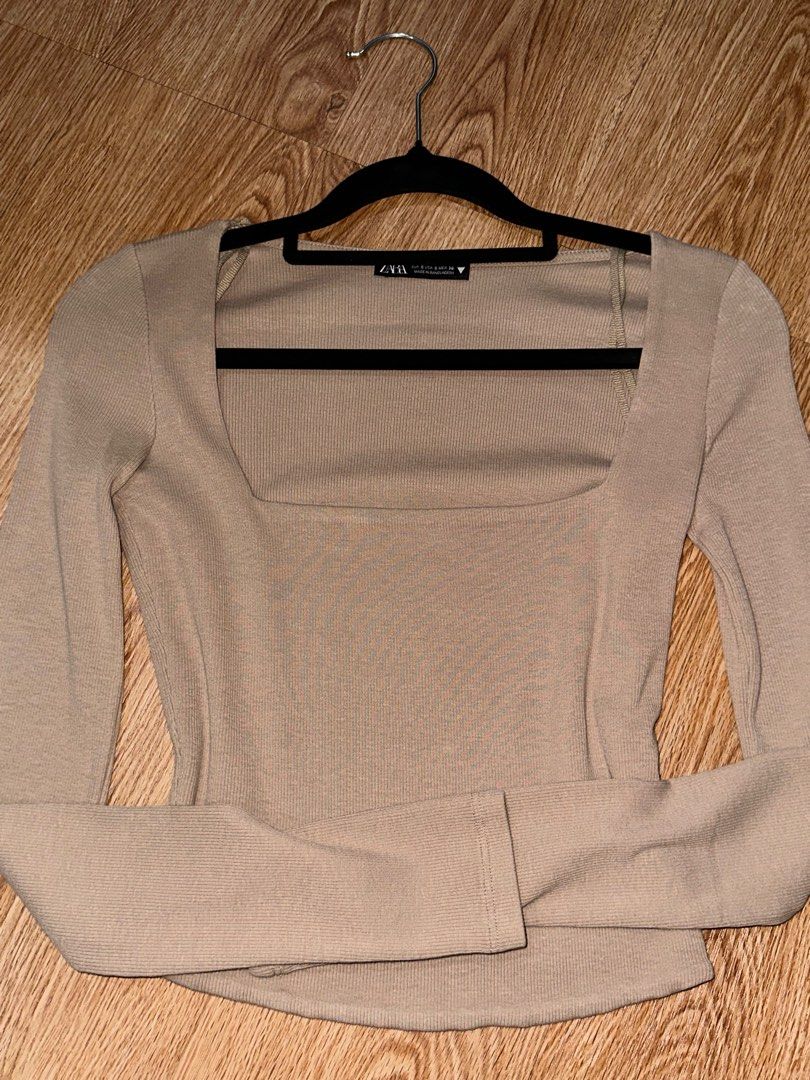 Zara Brown Longsleeved Square Neck Top (Category: Longsleeves) located in Manila. Submitted by decluttering77 (Listing ID 1375819351, Image 1). Description: - 10/10 condition, barely used - ribbed fabric, so soft and stretchy - flattering! - size s on tag MOP: GCASH *will not ship unless fully paid.