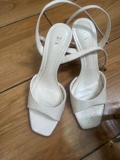 (Category: ) located in . Submitted by destashingmycloset (Listing ID 1375760290, Image 1). Description: .