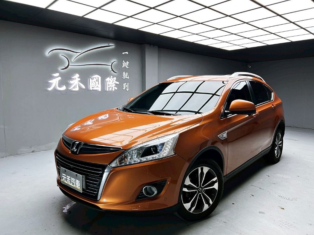 由 abc900616 (刊登 ID 1372602689，圖片 1) 提交，位於 新北市 (New Taipei) 的 2017 Luxgen U6 Turbo ECO Hyper 1.8 3D安全型 汽油 金屬澄 (類別：汽車出售)，說明：🚗2017 Luxgen U6 Turbo ECO Hyper 1.8 3D安全型 汽油 金屬澄 ⚠️來買車找阿吉 專業出擊⚠️ ✅里程保證：90000公里 ✨找阿吉甜甜價：26.8萬（新車售價89萬） ☎️24H服務：0980-528-993 記得找阿吉！（同Line） ❗️截圖來店找阿吉，讓阿吉有個服務的機會❗️ 「找阿吉全館全車系不限年份里程贈188天保固+開立足額發票」 ✨渦輪增壓/直列四缸、國產頂級運動休旅款、電動天窗/HUD抬頭顯示器/環景影像/電動尾門、實跑9萬公里保證！ 🔥重點配備：前後霧燈、LED日行燈/尾燈、車頂行李架、電動天窗、方向盤快控鍵、換檔撥片、恆溫空調、後座分離倒覆、藍牙通訊、6只揚聲器。 🔥便利配備：免鑰匙啟動