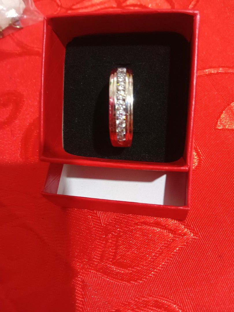 2ct Round Cut Diamond men's ring 14k whitegold (Category: Rings) located in Manila. Submitted by shine_diamond88 (Listing ID 1372482471, Image 2). Description: 2ct Round Cut Diamond men's ring 14k whitegold Available size8.5.