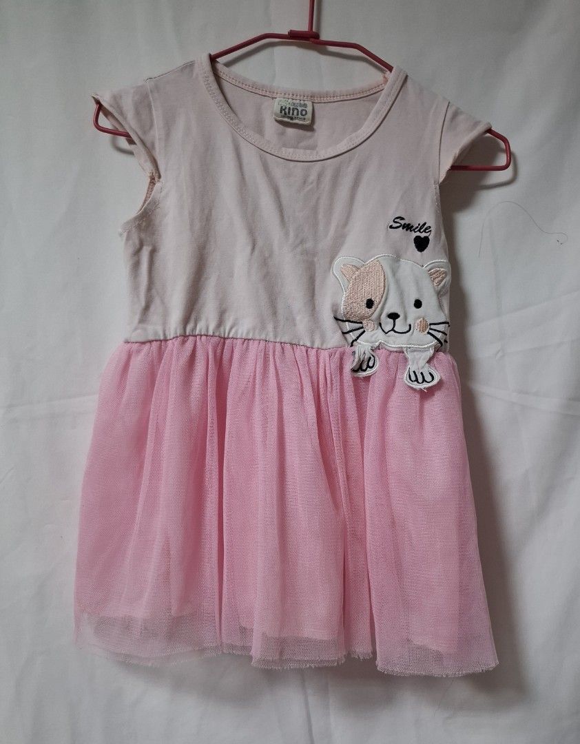 由 woo0633 (刊登 ID 1372607494，圖片 1) 提交，位於 嘉義市 (Chiayi City) 的 👕 3-4歲兒童服裝共2件｜80元出清 (類別：嬰兒及兒童流行時尚)，說明：🔹 商品狀況：幾乎全新，乾淨無異味 🔹 適合年齡：3-4歲兒童 🔹 套組價格：2件80元，單件也可詢問 ✅ 款式多樣，適合日常穿搭，舒適好穿 ✅ 質料柔軟，孩子穿著舒適自在 📩 歡迎私訊詢問尺寸或索取實拍照片！ ❗售出不退，請確認需求再購買～ 。