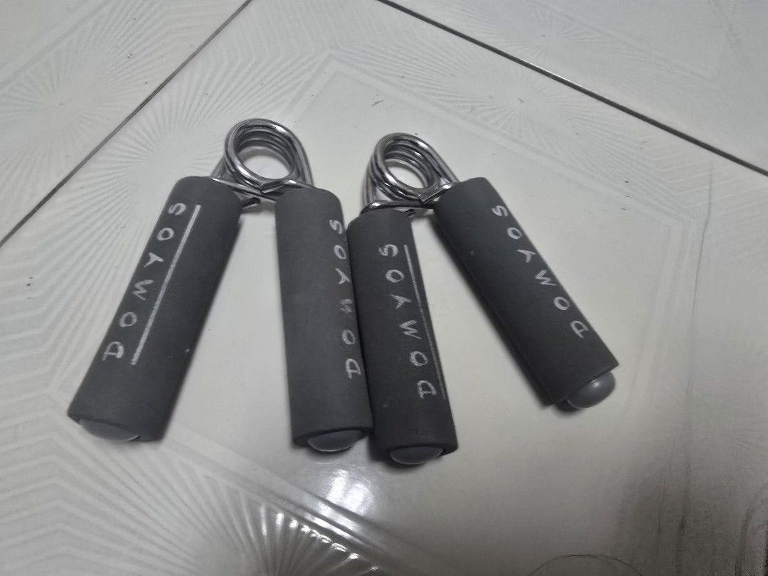 由 carachen31 (刊登 ID 1372612199，圖片 3) 提交，位於 宜蘭縣 (Yilan) 的 泡棉手部握力器 握力器 防滑握力器 (類別：其他運動配件)，說明：一組$100，運費$38。