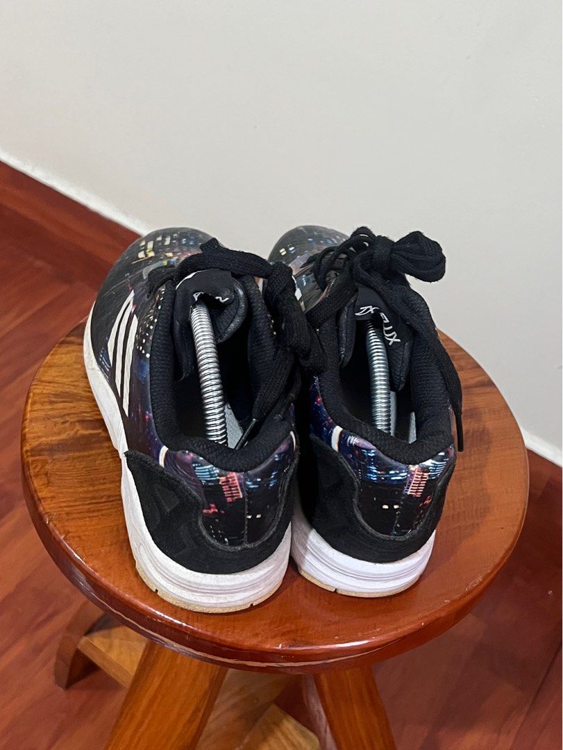 Adidas ZX Flux (Category: Sneakers) located in Muntinlupa City. Submitted by Ariom (Listing ID 1372614893, Image 2). Description: Good for wide feet. Very comfortable. Fits 22cm feet. US5.5 UK4 Payment: gcash, bpi, bdo.