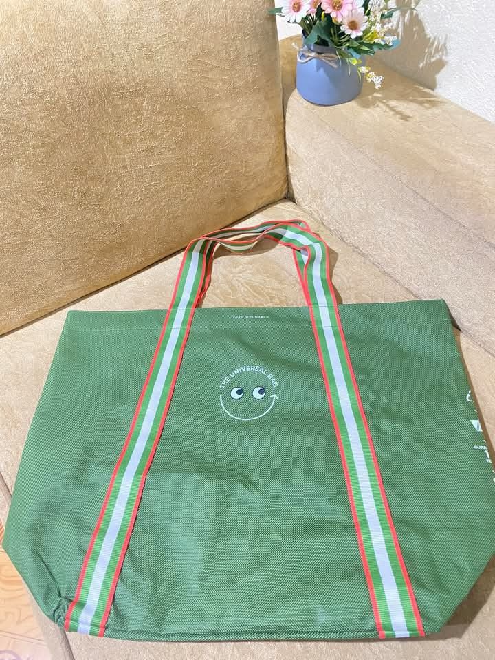 Anya Hindmarch (Category: Luxury Bags & Wallets) located in Dumaguete. Submitted by camillaolshoppe2 (Listing ID 1372625998, Image 2). Description: Authentic Anya Hindmarch Almost new condition.