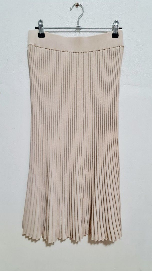 Atmos&Here Pleated Midi Knit Skirt(Size 10) (Category: Women's Clothes) located in Sydney. Submitted by desirably (Listing ID 1372656635, Image 3). Description: Atmos&Here Pleated Midi Knit Skirt(Size 10) for $20. Worn lightly&in good condition except 2 minor stains on the front(see last pic). Very thick and versatile knit, keeps you warm whilst looking chic! Pick up from Marrickville. Pls feel free to check out my other listings..