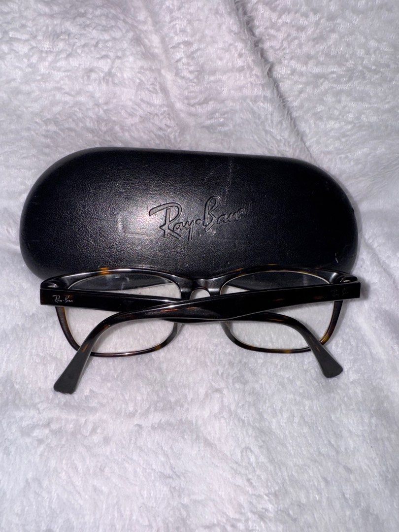 Auth Ray Ban Eyeglasses Matte Havana (Category: Sunglasses & Eyewear) located in Muntinlupa City. Submitted by poisesandthings (Listing ID 1372511205, Image 2). Description: Authentic Ray Ban Matte Havana 53 Comes aling with case Used Nag fade na yung Ray Ban na logo sa right na ear. Bought in Yokohama Japan Will sanitized once purchased RFS: Not gonna use it anymore.
