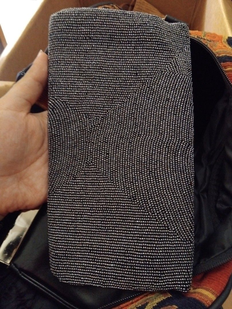 Beaded clutch (Category: Purses & Pouches) located in Mandaue City. Submitted by vlard21 (Listing ID 1372493897, Image 3). Description: .