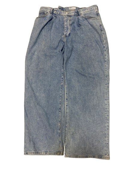 Bershka Baggy Lightwashed (Category: Jeans) located in Manila. Submitted by draco19 (Listing ID 1372631526, Image 1). Description: 36x40-41 Leg ope 11 Sobrang Baggy neto Rfs: Decluterring Bacoor loc.