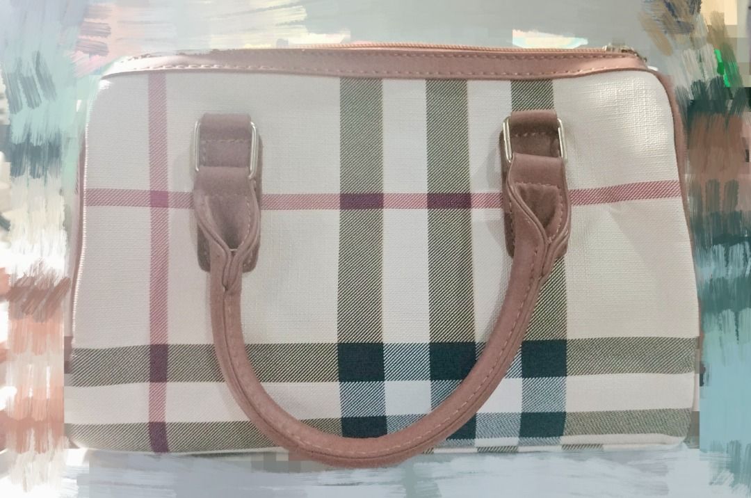 BRAND NEW || Karen Lee (Category: Shoulder Bags) located in Manila. Submitted by rinroo (Listing ID 1372640402, Image 3). Description: RFS: decluttering BRAND NEW Karen Lee Shoulder Bag Handbag Size: L: 7.5" W: 11" Base: 5.7" -gold zipper and hardware - material: hard leather - pu leather straps - inner lining -inner pocket - inner zipper pocket can fit: phone, medium/long wallet, small umbrella PLEASE DO NOT ASK for more pics and please be kind 