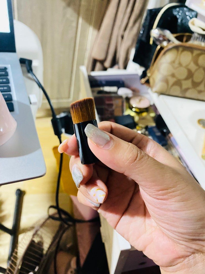 Chanel mini brush (Category: Makeup) located in Manila. Submitted by declutterwithpeanut (Listing ID 1372663533, Image 2). Description: .
