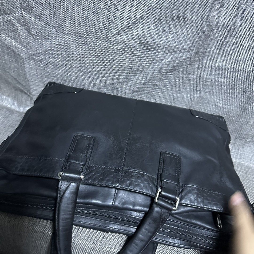 Coach document bag (Category: Luxury Bags & Wallets) located in Manila. Submitted by greyinfash06839 (Listing ID 1372625447, Image 2). Description: 🤍Item: Coach document bag 🤍Brand: Coach 🤍Matirial: Leather 🤍Quality: Original 🤍color: Black 🤍Size: Large 🤍Dimension. H: 12 L: 15 W: 3 🤍Sex: For Men 🤍Issue: Sign of use 🤍Condition Rate: 8/10 🤍Other info:.