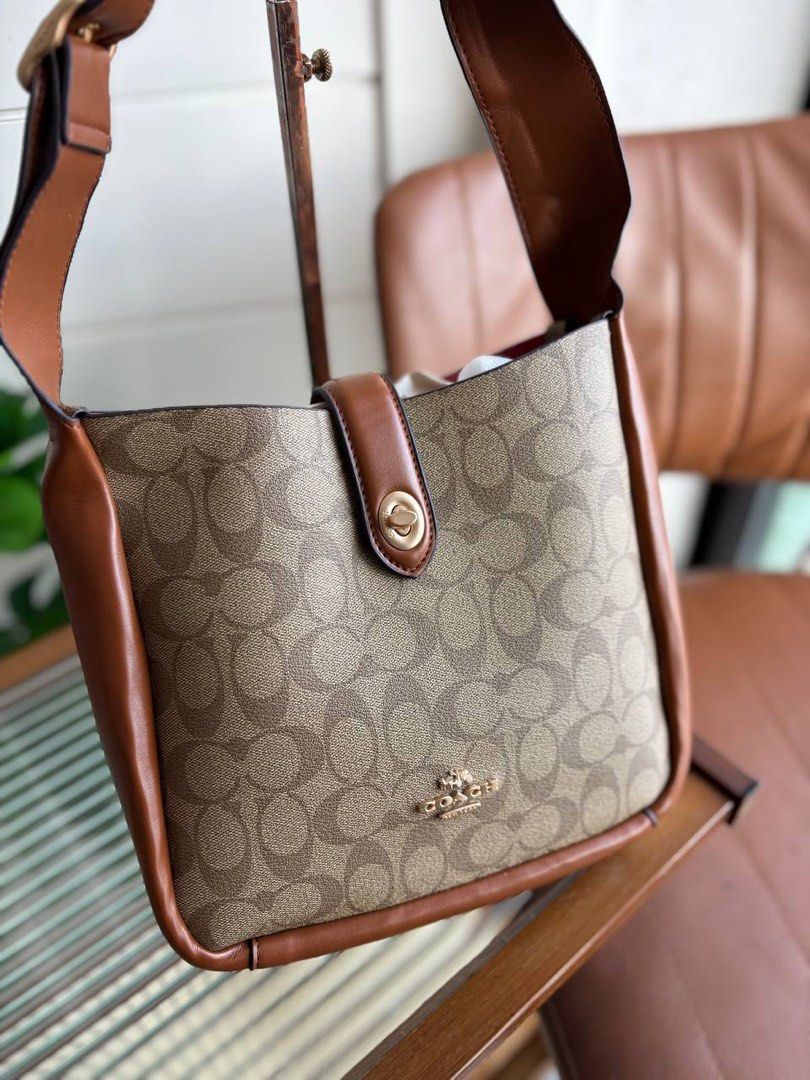 Coach Hadley (Category: Luxury Bags & Wallets) located in Candelaria. Submitted by pinkykeenshop (Listing ID 1372658288, Image 2). Description: .