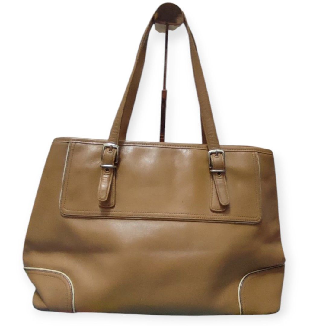 Coach Tote Japan (Category: Luxury Bags & Wallets) located in Caloocan City. Submitted by wlbags (Listing ID 1372654007, Image 3). Description: sf included Authentic Japan Coach Bag with Creed Searchable Code/creed.