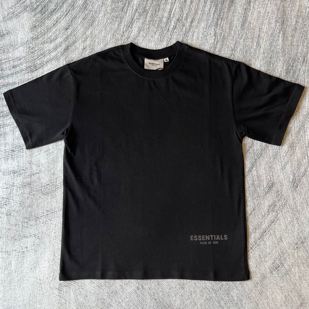 Essen tials basic oversized tee (Category: Activewear) located in Bangi. Submitted by 89syahir (Listing ID 1372616559, Image 1). Description: We have S & M in stock! .