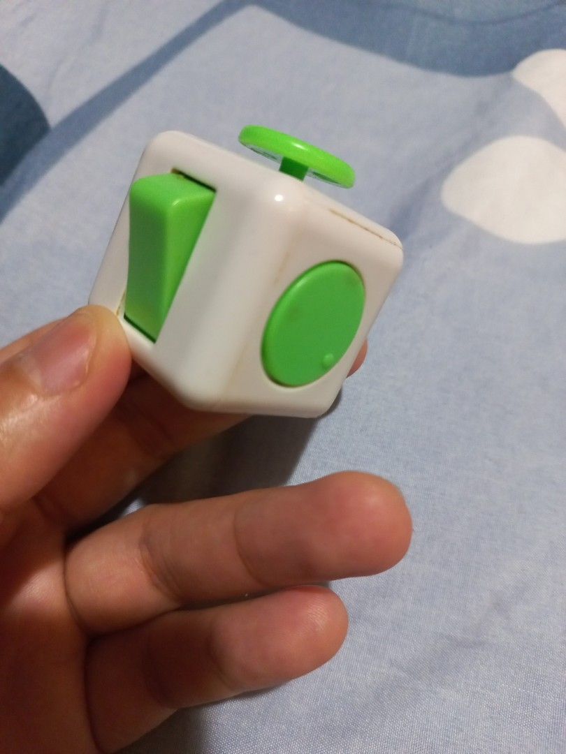 Fidget Cube (Category: Toys & Games) located in Kuala Lumpur. Submitted by xxliew (Listing ID 1372639021, Image 2). Description: .