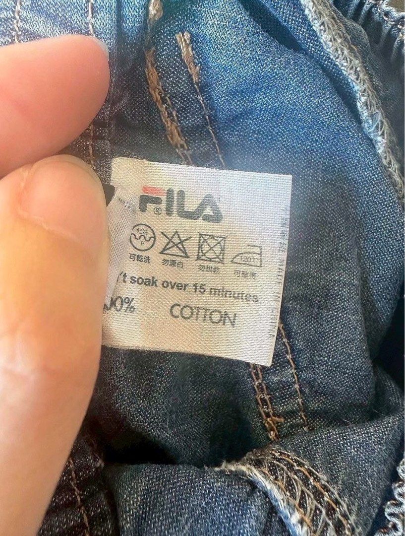 由 minijudy_ (刊登 ID 1372480474，圖片 3) 提交，位於 宜蘭縣 (Yilan) 的 兒童男童FILA腰圍鬆緊帶尺碼90牛仔短褲丹寧短褲牛仔五分褲薄款短褲休閒褲 (類別：嬰兒及兒童流行時尚)，說明：可7-11取貨付款，賣… 腰圍20*2褲檔22褲長34公分 約八五成新 可接受再下單 高標者請三思。