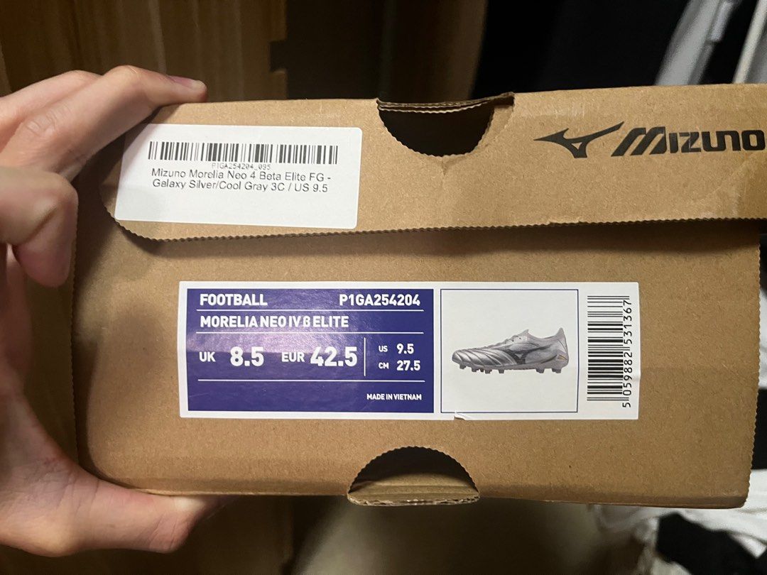 Football boot （分類：運動與體育 - 球拍和球類運動）位於 Hong Kong。 由 dhsjsncbdjsnx 提交（商品編號 1372614576，圖片 1）。簡介： Morelia neo IV8 elite，us 9.5 ，wear once only (swear to god ) ，buy in Bootmaster。