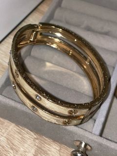 (Kategori: ) berada di . Dikirim oleh thriftvin.store (ID iklan 1372631716, Gambar 1). Deskripsi: .