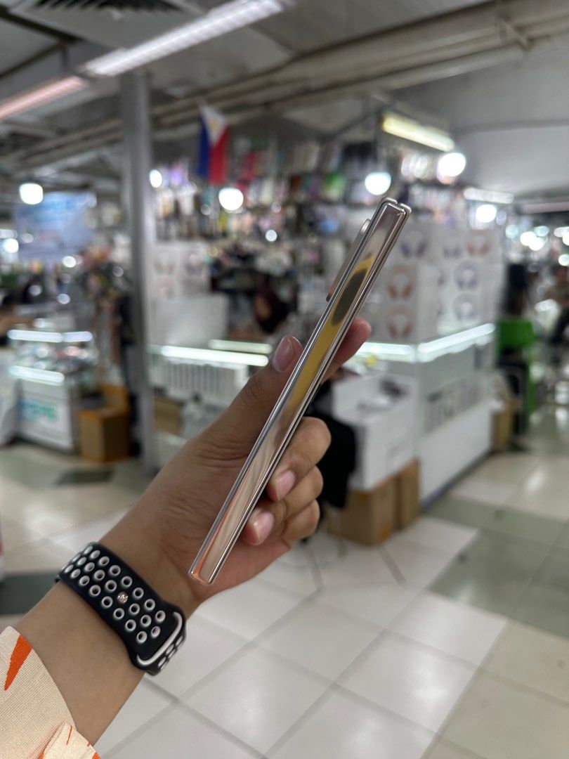Google Pixel 9 Pro Fold 256GB Factory Unlock No Issue Secondhand (Category: Google Pixel) located in Pasig City. Submitted by FarAndRayShop (Listing ID 1372512088, Image 3). Description: OPEN FOR SWAP/SELLING/BUYING (RFS: Buy and Sell) Price: 65,999 Google Pixel 9 Pro Fold •256GB •Factory Unlock •NO HIDDEN ISSUES •TEST TO SAWA •Authentic Phone Physical store in Greenhills Shopping Center XC-07 Stall Number Look For Rayray Or Anika NO CASH INSTALL