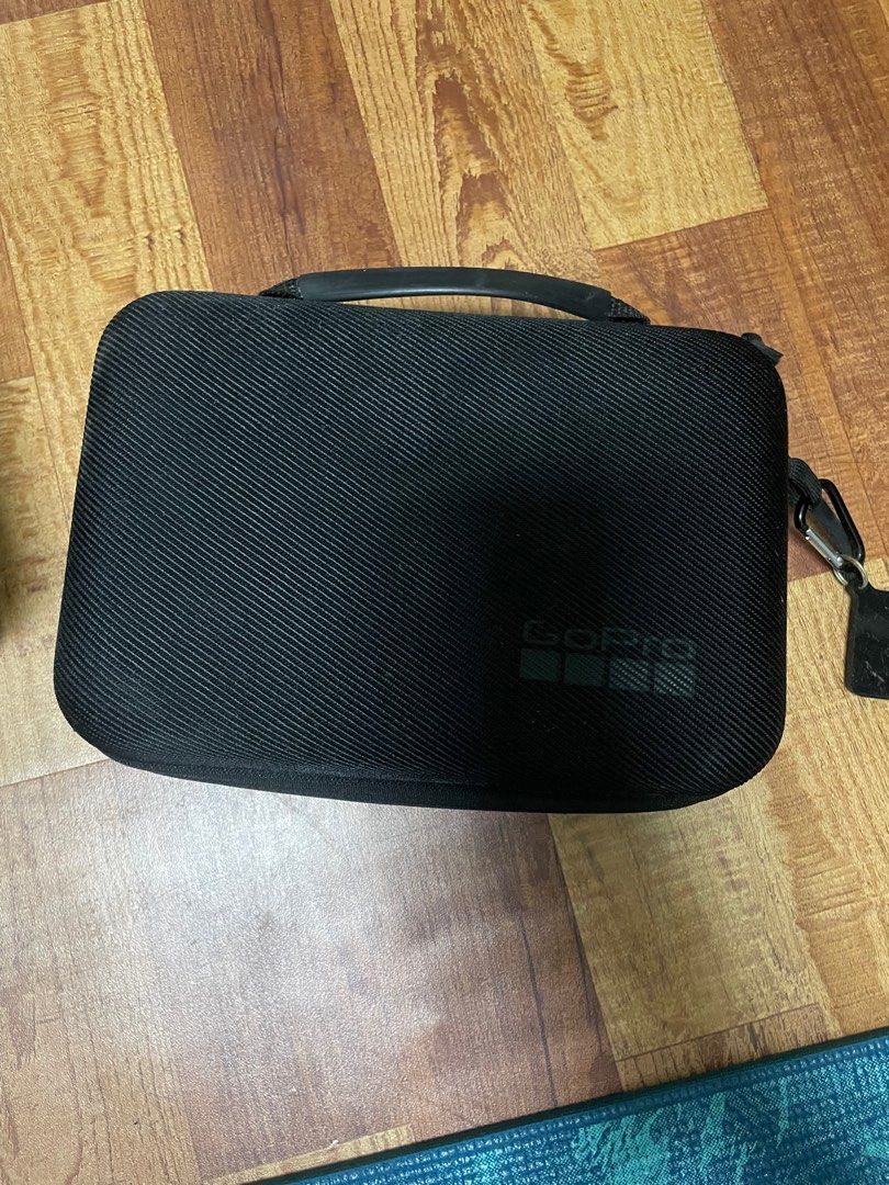 由 jeangertea92841 (刊登 ID 1372599045，圖片 1) 提交，位於 台北市 (Taipei) 的 GoPro 收納盒（底部有刮痕介意勿拍）送配件 (類別：相機)，說明：。