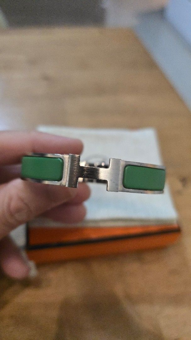 Hermes Men Bracelet (Category: Jewelry) located in Singapore. Submitted by jim.wong.56232 (Listing ID 1372594598, Image 2). Description: bought only last year November in spore Hermes boutique ,is a size T4 (17cm) use less than 3 time. Got alot of braclet ,so need to clear.