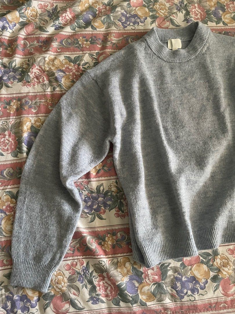 h&m pastel light blue knit sweater (Category: Coats, Jackets and Outerwear) located in Calamba. Submitted by ggyureis (Listing ID 1372520095, Image 3). Description: wts h&m cozy sweatshirt ✿ ₱500 + shipping fee — size xs on tag but can fit up to medium & even large — no flaws, 10/10 condition rfs: need funds 🗺️ calamba, laguna mop : gcash only :9 mod : jnt ( shouldered by buyer ) u can search @moomik for proofs, it’s my main acc here sa carousel
