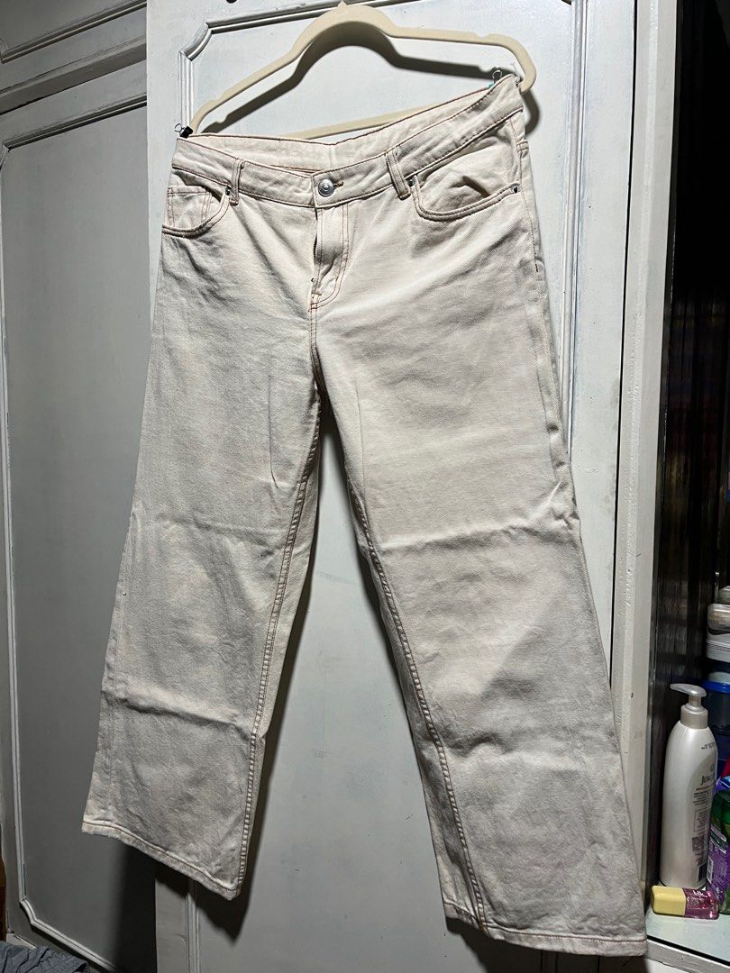 H&M Pants Cream Wide Leg (Category: Jeans) located in Valenzuela. Submitted by royalstone_05 (Listing ID 1372596509, Image 1). Description: fits to waist 35-36inch length is 36 inch.