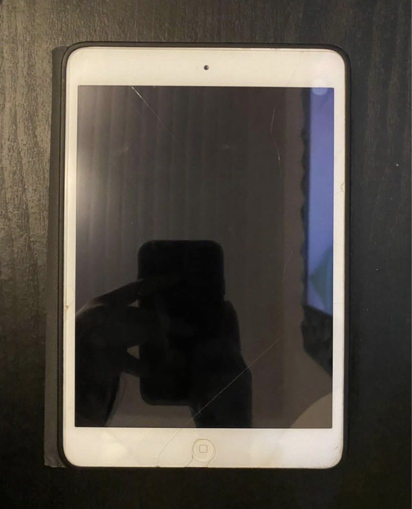 iPad Mini 2 (Category: iPad) located in Las Pinas. Submitted by ztuff4sale (Listing ID 1372641786, Image 2). Description: iPad Mini 2 (SCREEN IS FINE, ONLY THE SCREEN PROTECTOR IS CRACKED.) 2,500 PHP or Best Offer No Issues Wifi Only Model 16 GB (Replaced Charging Pin, But no issues) Location : Las Piñas City 🇵🇭 Delivery mode : Lalamove.