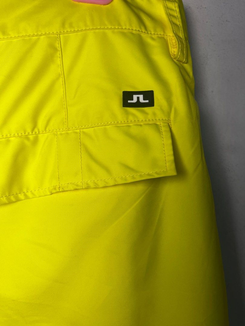 J. Lindeberg Golf short (Category: Shorts) located in Baguio. Submitted by lattethrift21 (Listing ID 1372605938, Image 2). Description: J Lindeberg Golf short Size 34-35 waist Length: 21.5 Width: 19 Leg opening : 11 No issue Excellent Condition like new Free shipping Baguio loc .