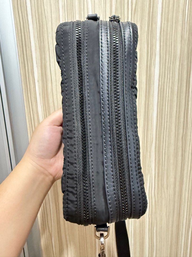 Kate Spade Ellie double zip camera bag (Category: Luxury Bags & Wallets) located in Pasig City. Submitted by abbyrds (Listing ID 1372588234, Image 2). Description: Authentic Kate Spade Black with slight fading on top part Excellent used condition .