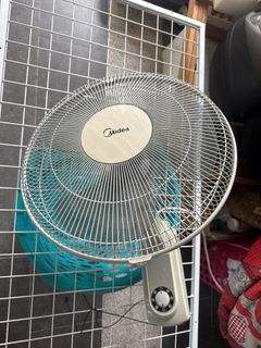 (Category: ) located in . Submitted by kuyed3005 (Listing ID 1372523261, Image 1). Description: .