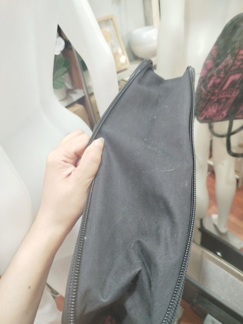 Laptop / notebook structured maleta bag (Category: Laptop Bags & Sleeves) located in Mandaluyong City. Submitted by supersale_mnl (Listing ID 1372620896, Image 3). Description: never used structured bag and structured handle makapal tela for laptops/on top of maleta bag.