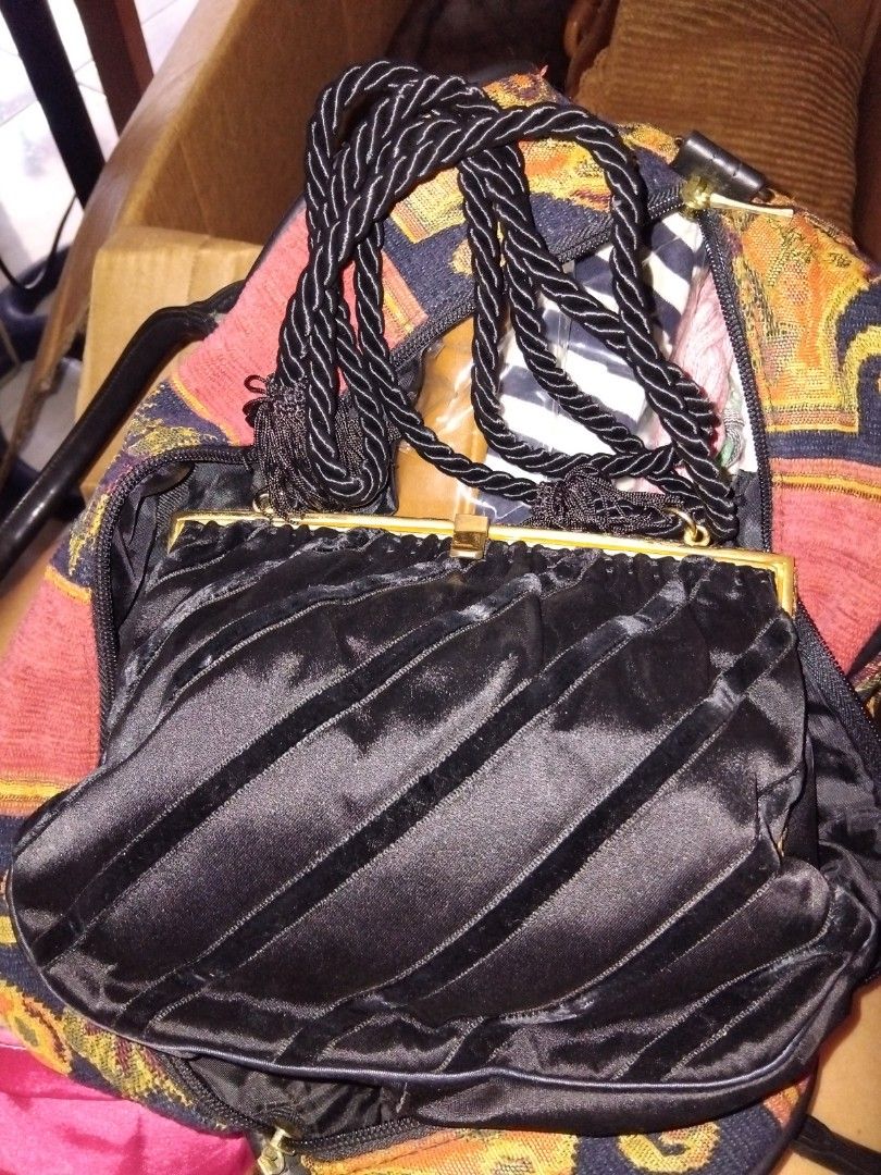 LEU COLATI VINTAGE JAPAN (Category: Cross-body Bags) located in Mandaue City. Submitted by vlard21 (Listing ID 1372495175, Image 2). Description: Vintage kisslock Leu Locati is an Italian company known for its high-quality, handcrafted leather goods and accessories, including bags with kisslock closures. The company was founded in the early 20th century by Luigi Locati, who was passionate about art and leather decoration. They have a history of c